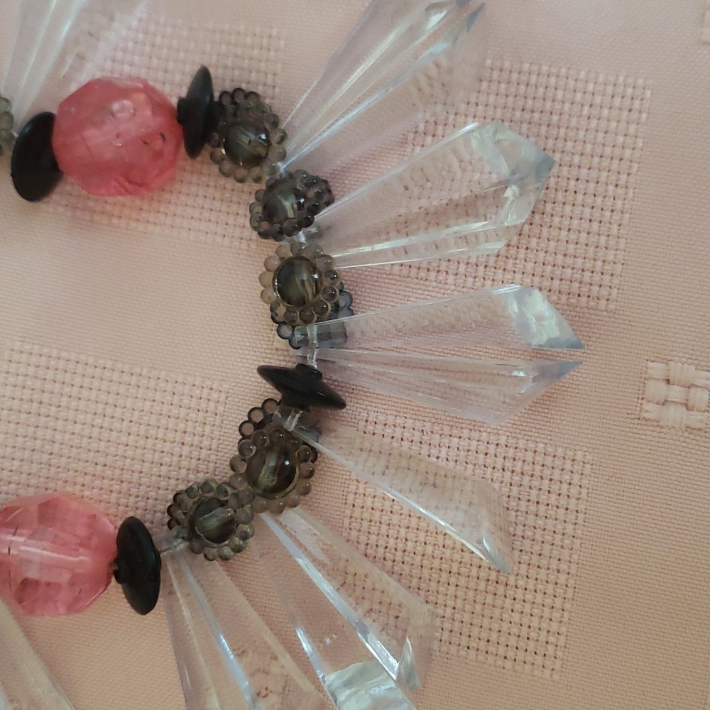 Pretty Beaded Necklace - Picture 6 of 7